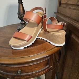 Womens size 9 Platform Sandal